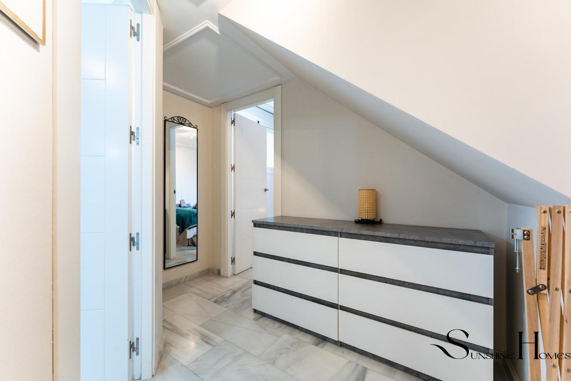 Apartment Cozy 2 Bedroom Duplex, Parking, Terrace, Office, Pool!