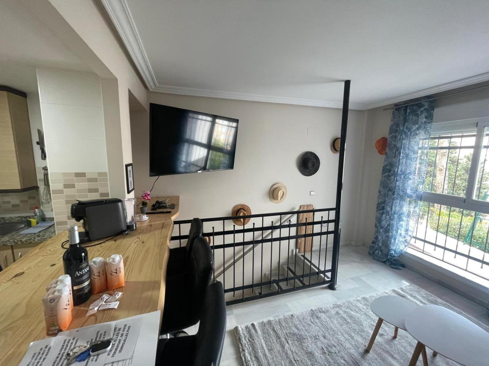 Cozy 2 Bedroom Duplex, Parking, Terrace, Office, Pool!
