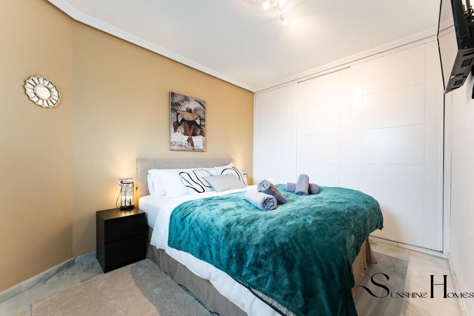 Apartment Cozy 2 Bedroom Duplex, Parking, Terrace, Office, Pool!
