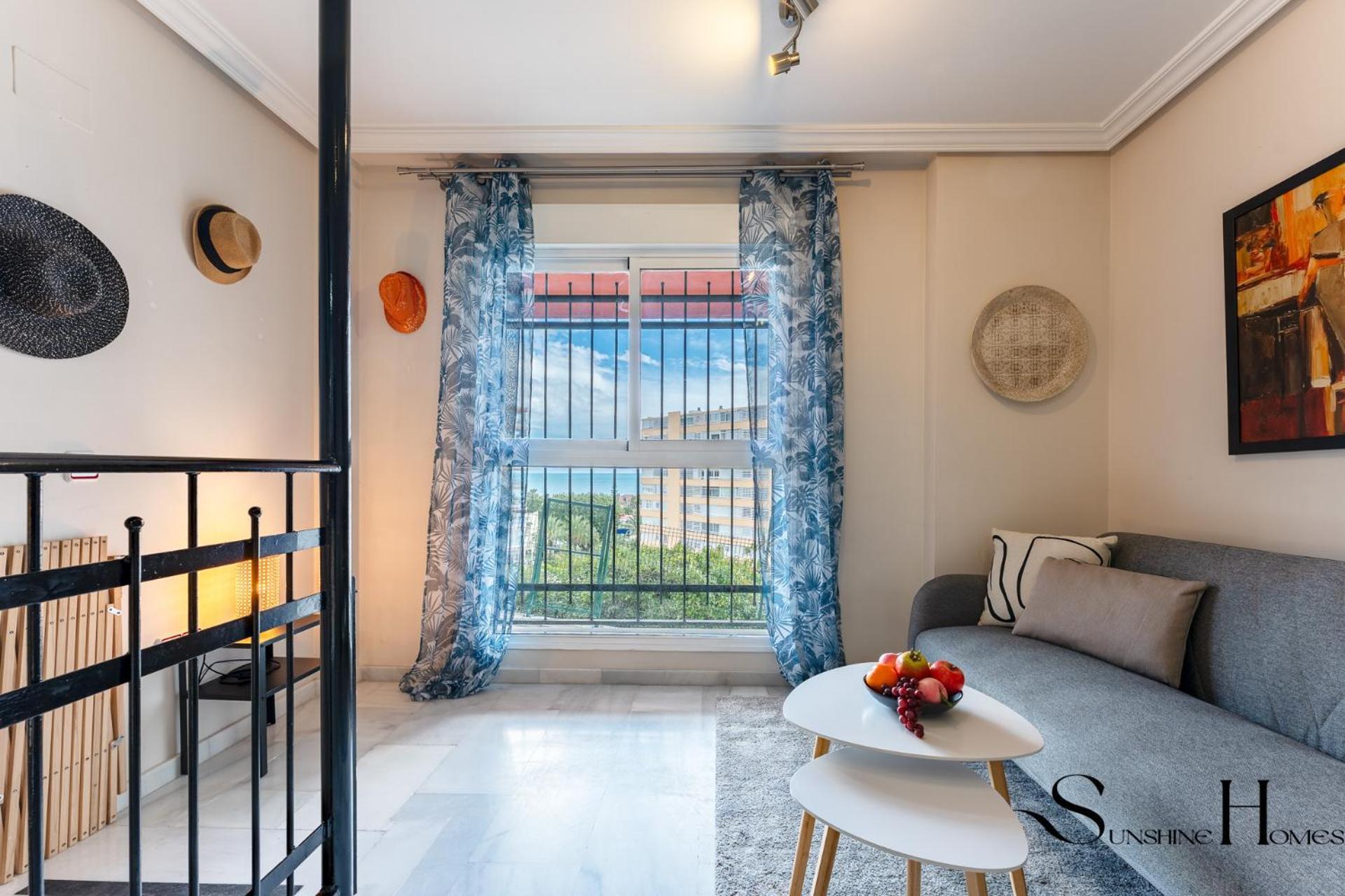 Cozy 2 Bedroom Duplex, Parking, Terrace, Office, Pool! Apartment