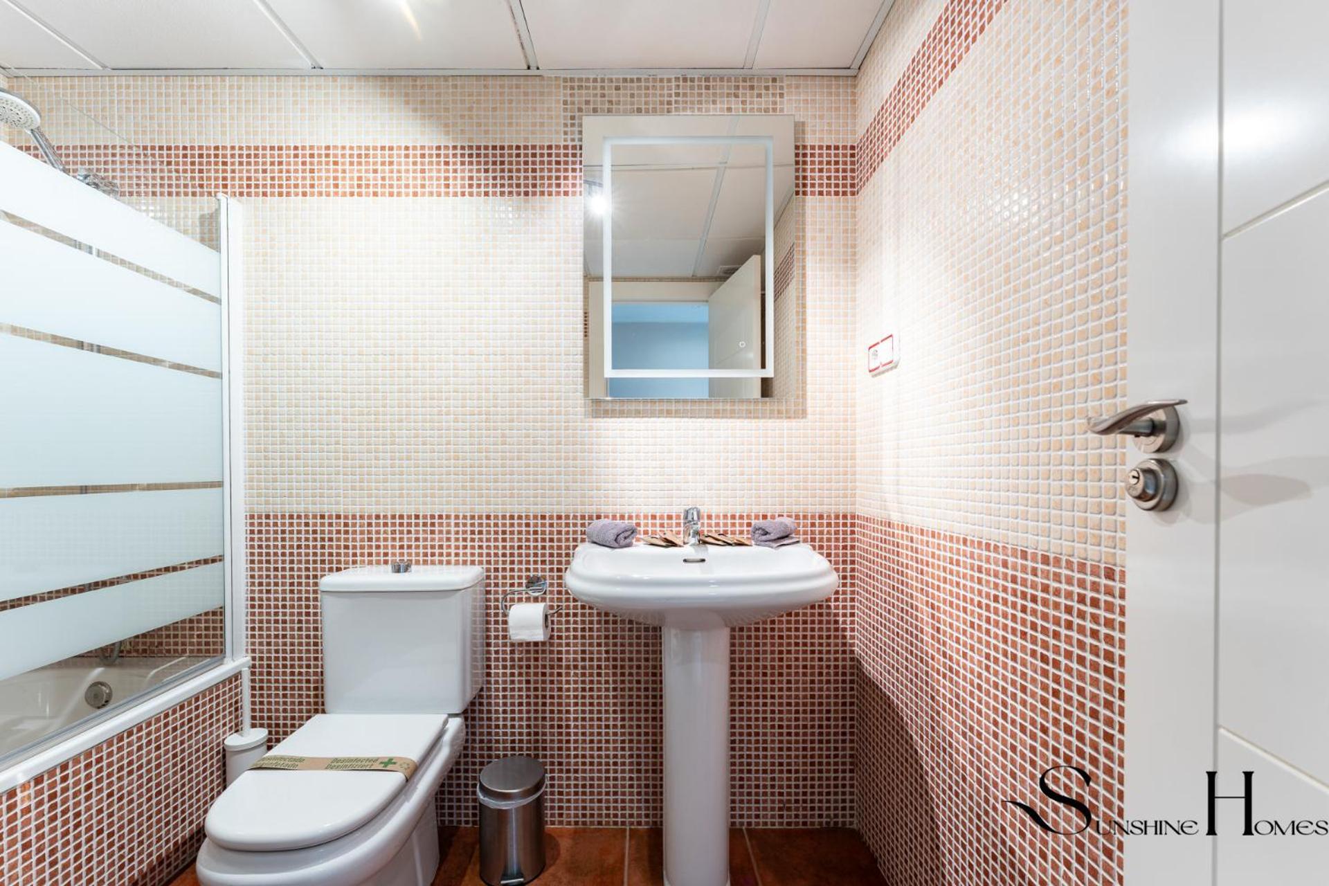 Apartment Cozy 2 Bedroom Duplex, Parking, Terrace, Office, Pool!