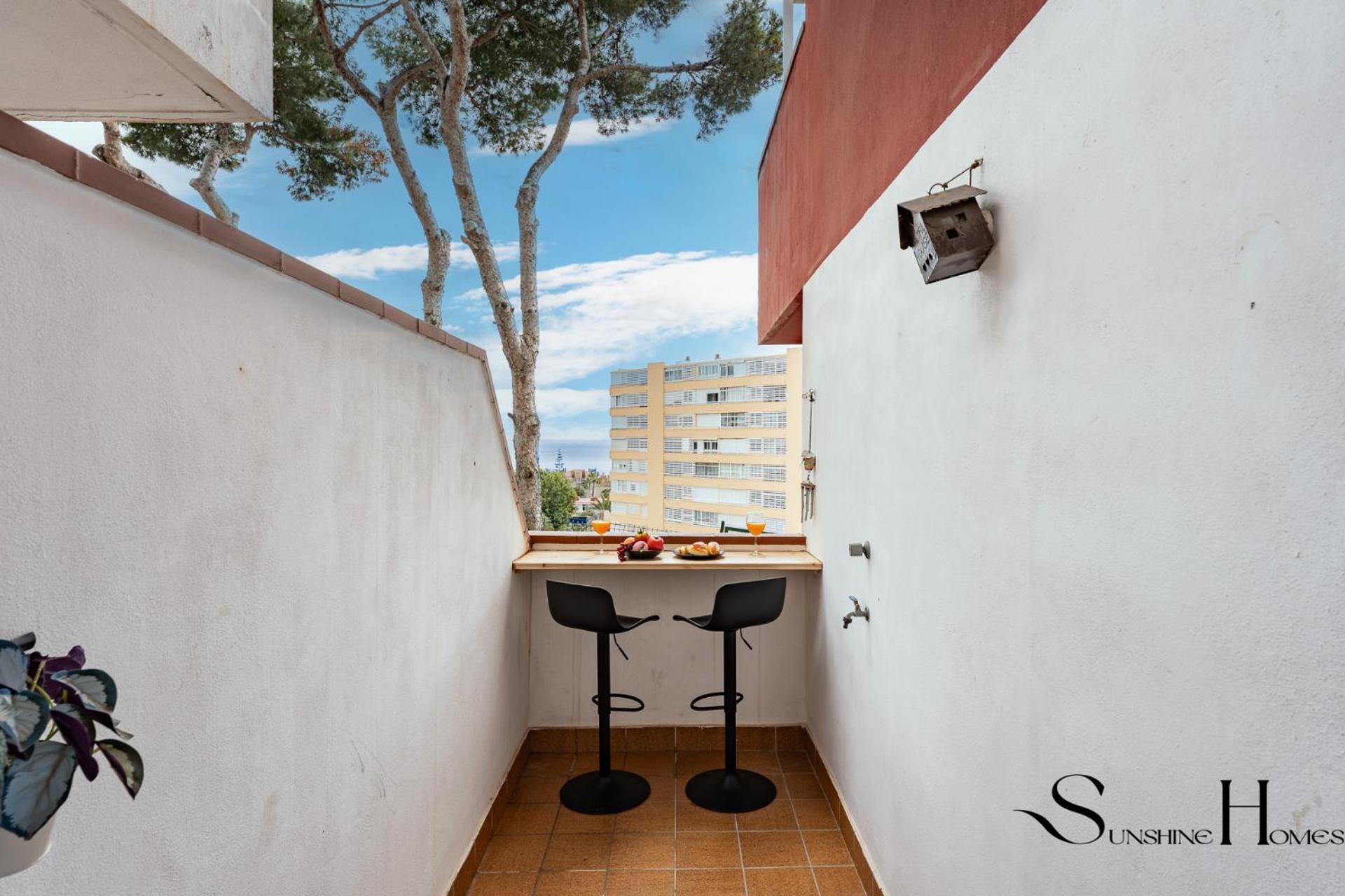 Cozy 2 Bedroom Duplex, Parking, Terrace, Office, Pool! Apartment *