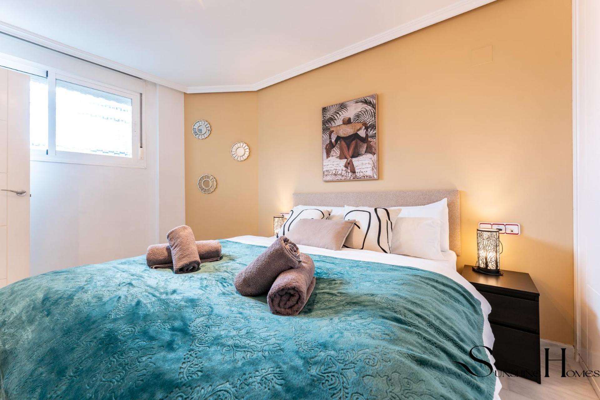 Cozy 2 Bedroom Duplex, Parking, Terrace, Office, Pool! Torremolinos