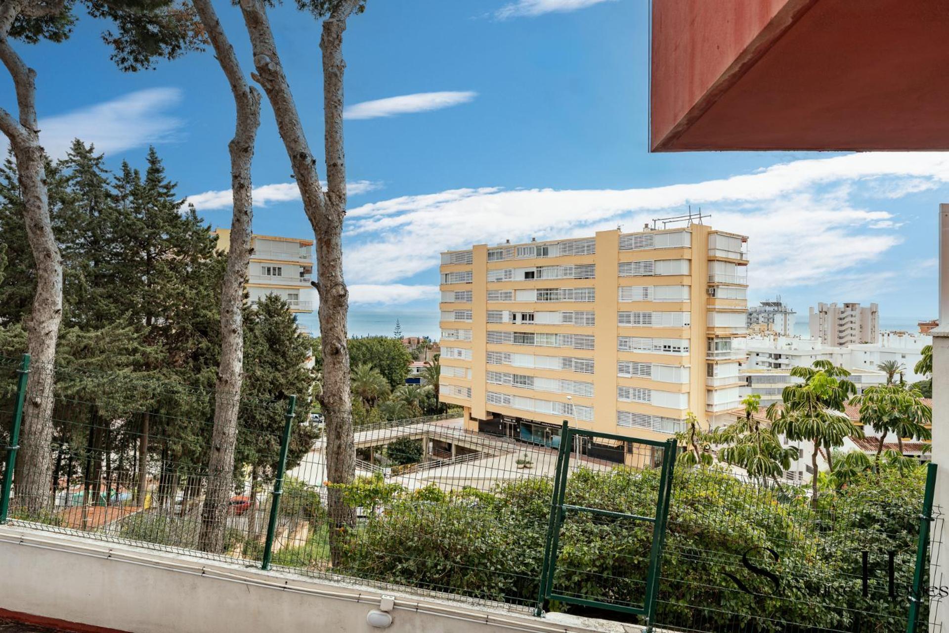 Cozy 2 Bedroom Duplex, Parking, Terrace, Office, Pool! * Torremolinos