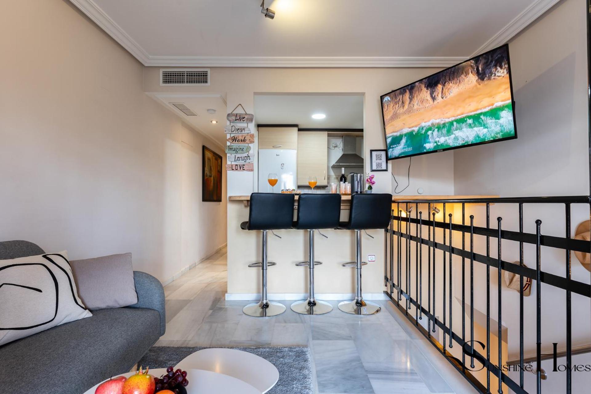 Cozy 2 Bedroom Duplex, Parking, Terrace, Office, Pool!