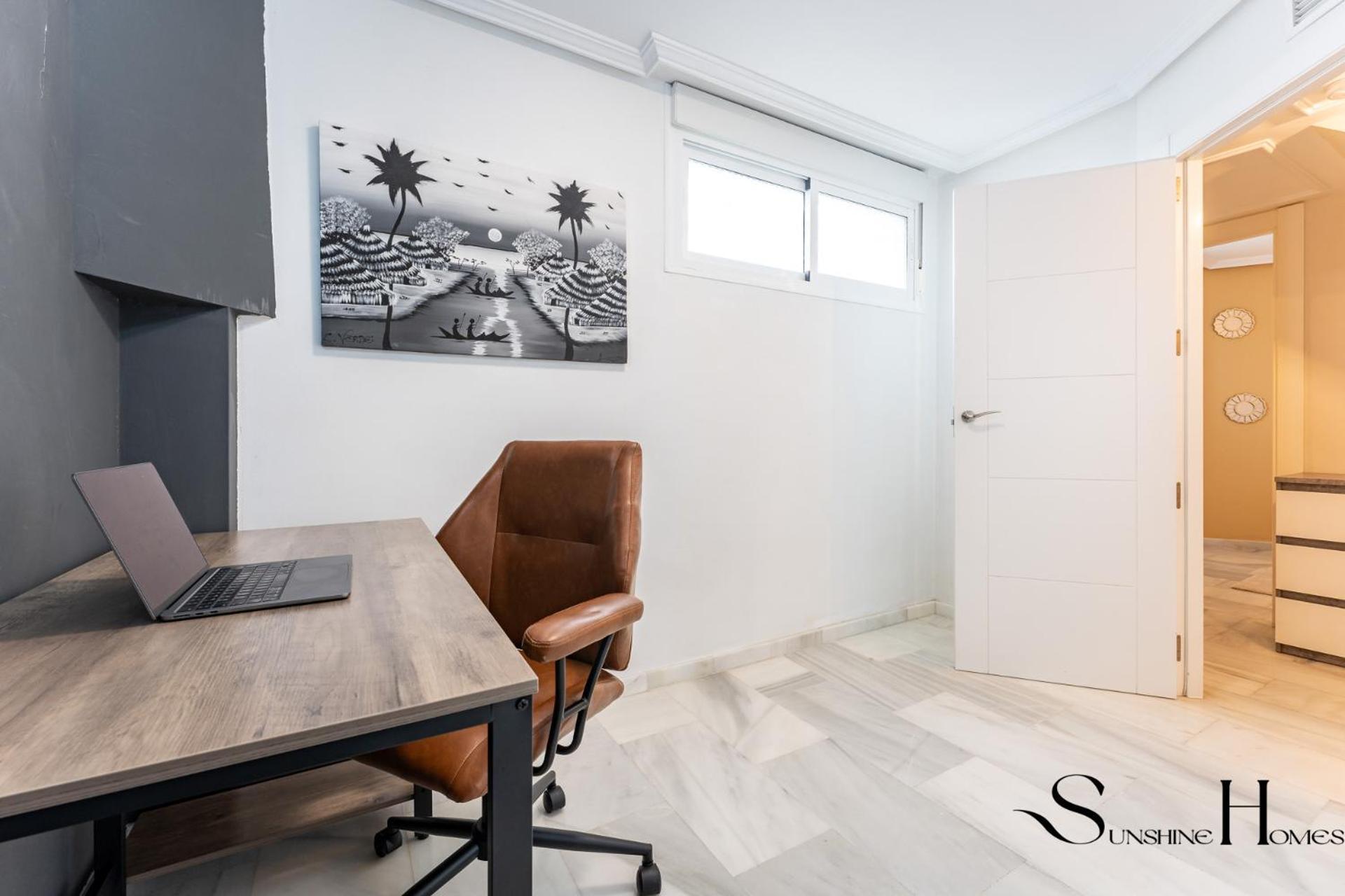 Cozy 2 Bedroom Duplex, Parking, Terrace, Office, Pool!