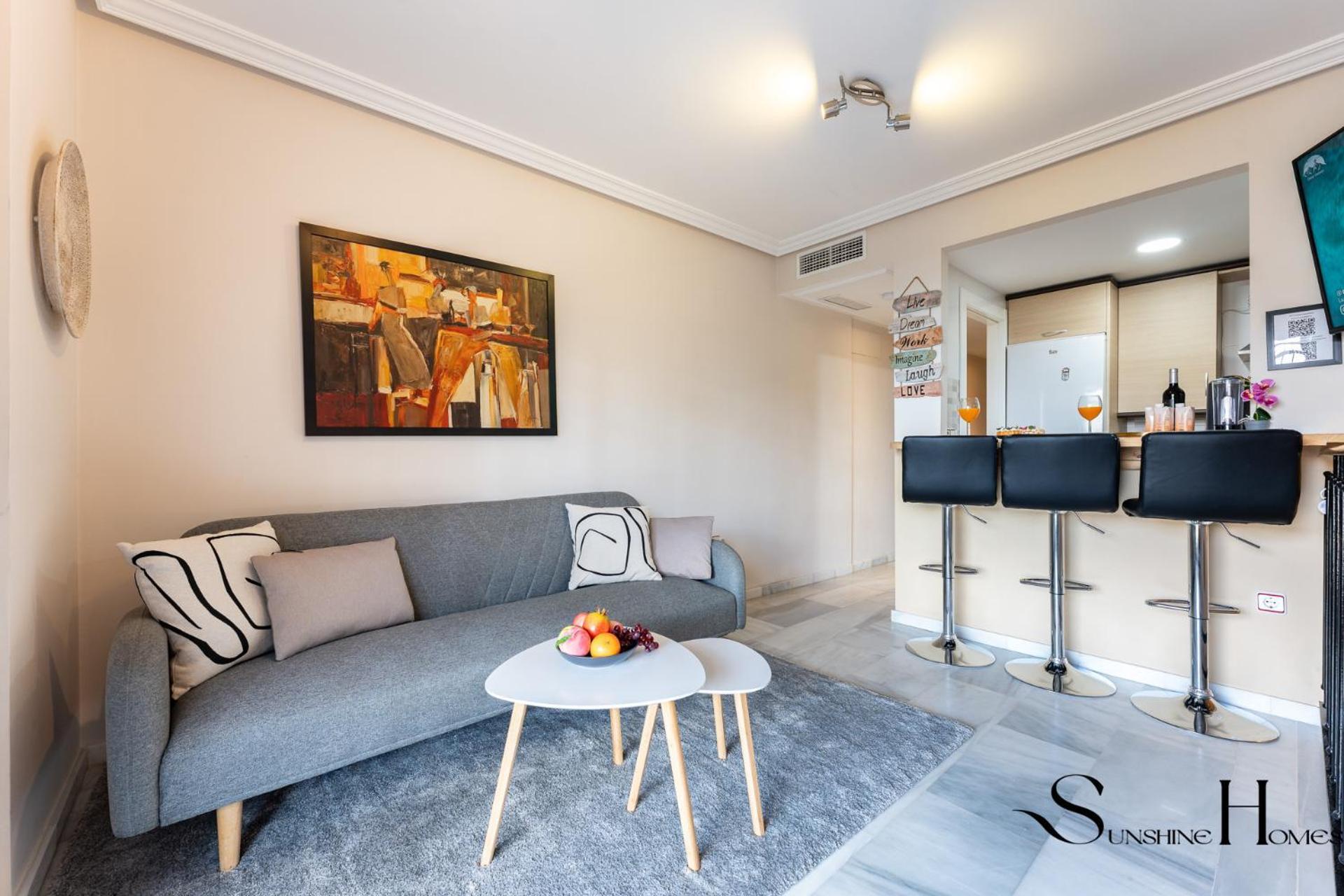 Cozy 2 Bedroom Duplex, Parking, Terrace, Office, Pool! Apartment
