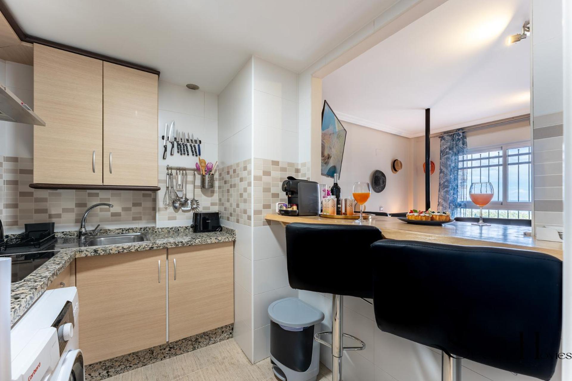 Apartment Cozy 2 Bedroom Duplex, Parking, Terrace, Office, Pool!