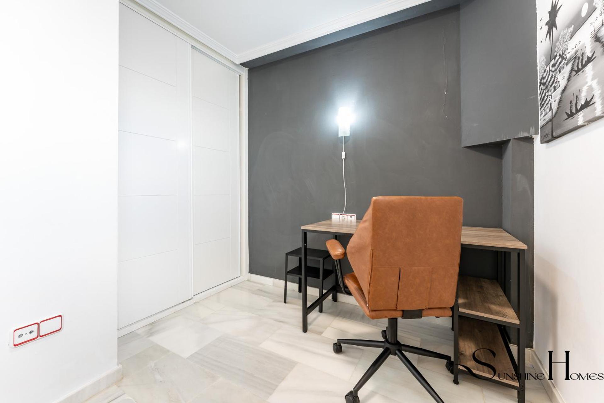 Apartment Cozy 2 Bedroom Duplex, Parking, Terrace, Office, Pool! *